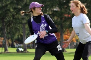 Frisbee players