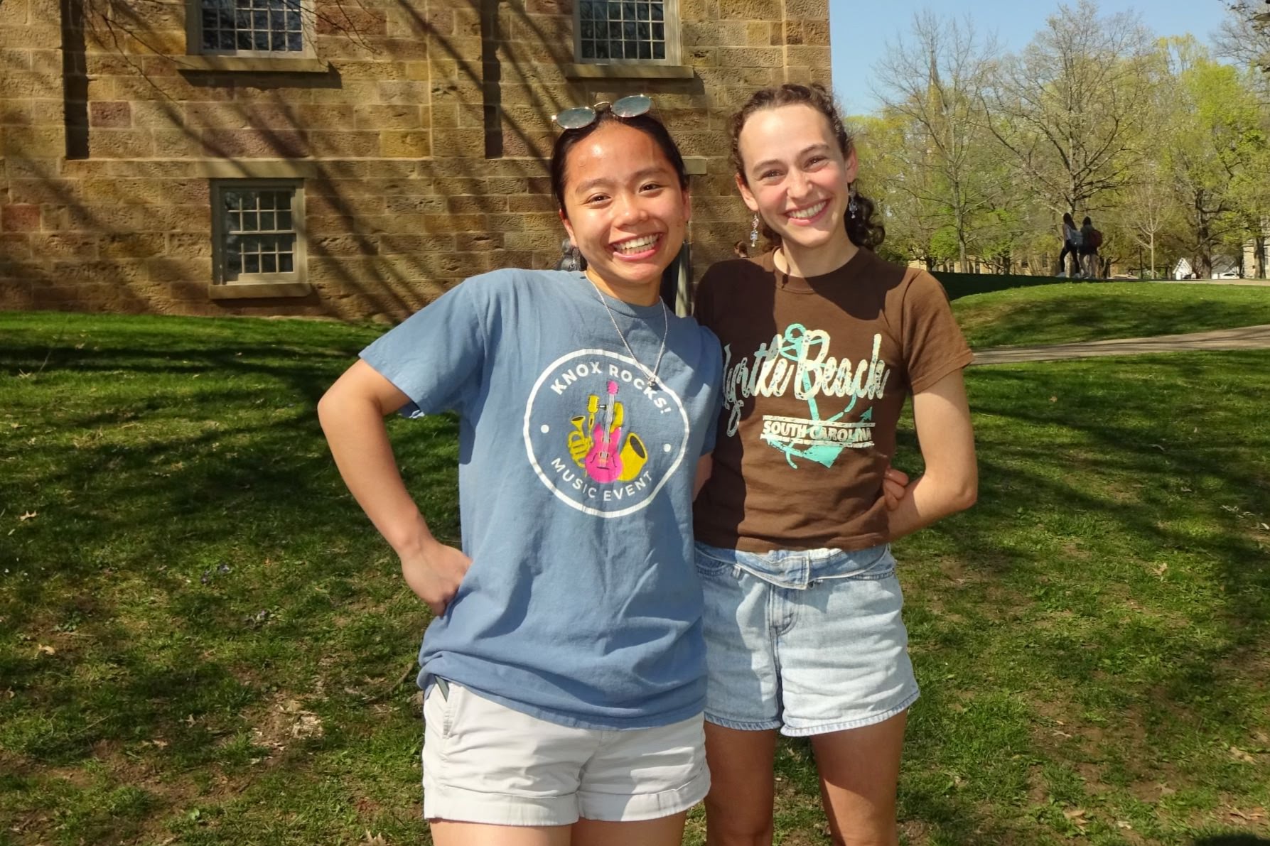 Khue Tran ’25, left, and Mariah Szabo ’26