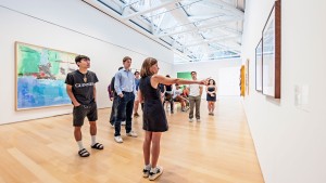 Jodi Kovach P’25 talks to students in The Gund