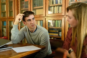 Kenyon student meeting with someone to work on academic schedule